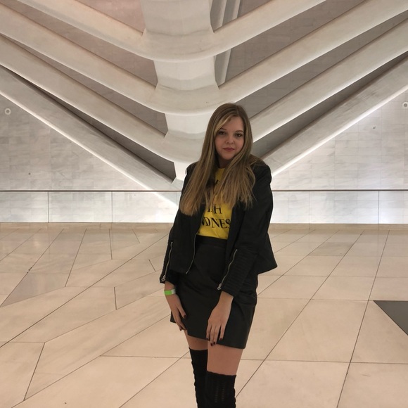 Meet your Posher, Hannah - Picture 1 of 6